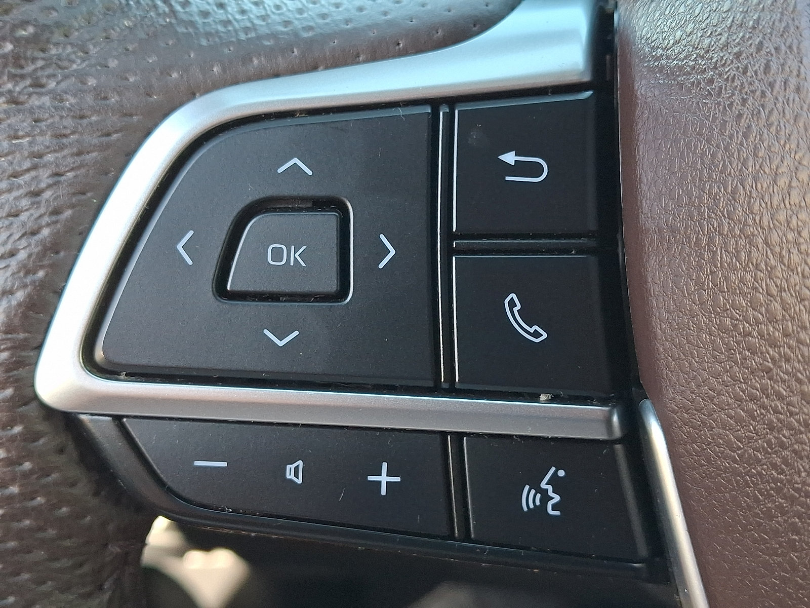 Used 2024 Toyota Sienna Platinum AWD/4WD image 25