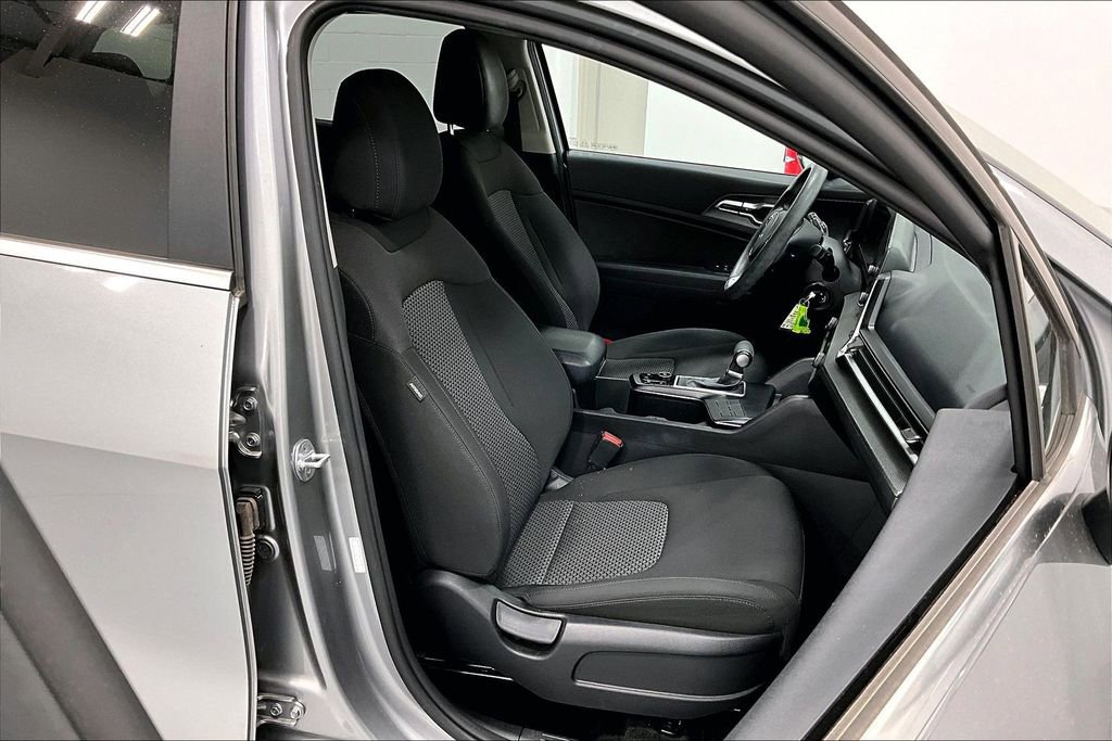 Used 2023 Kia Sportage LX image 10