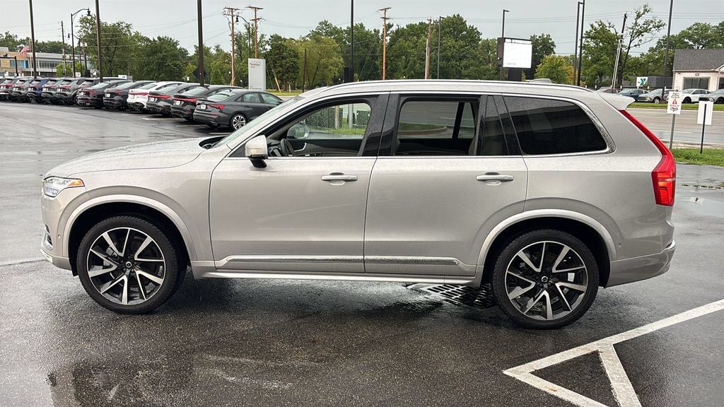 Certified 2024 Volvo XC90 B6 Plus AWD/4WD image 3