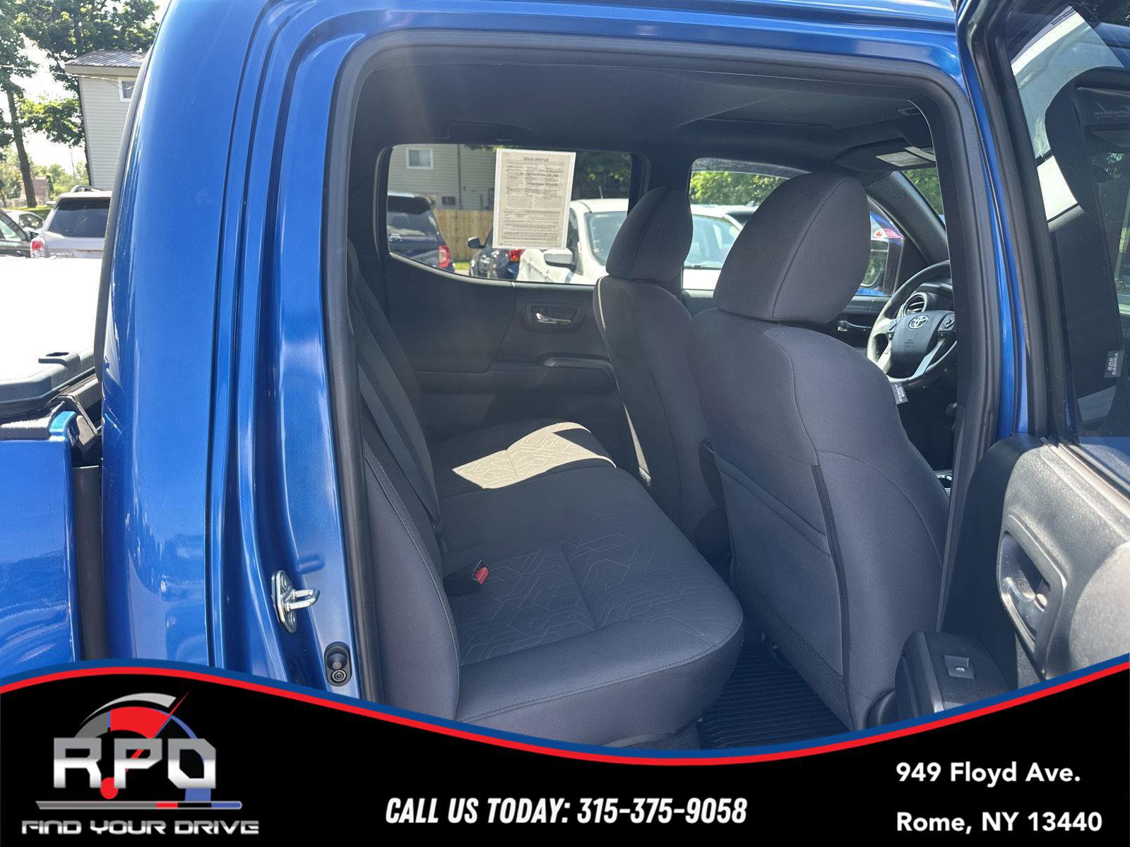 Used 2017 Toyota Tacoma TRD Off-Road w/ Premium & Technology Package AWD/4WD image 27