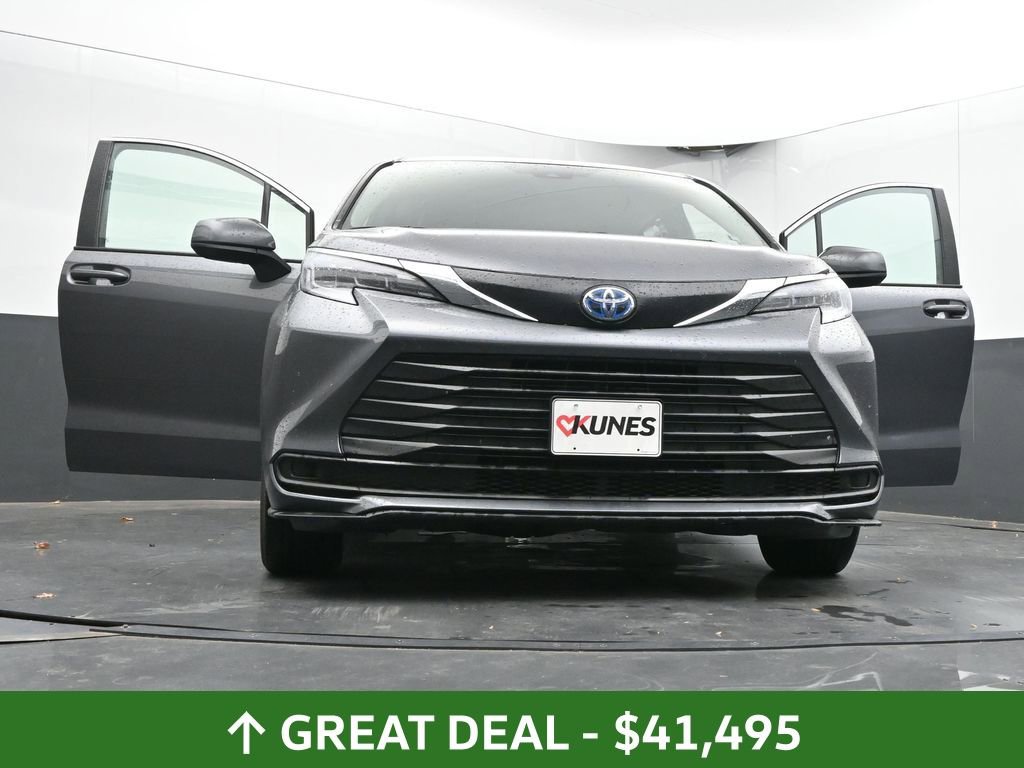 Used 2025 Toyota Sienna LE image 68