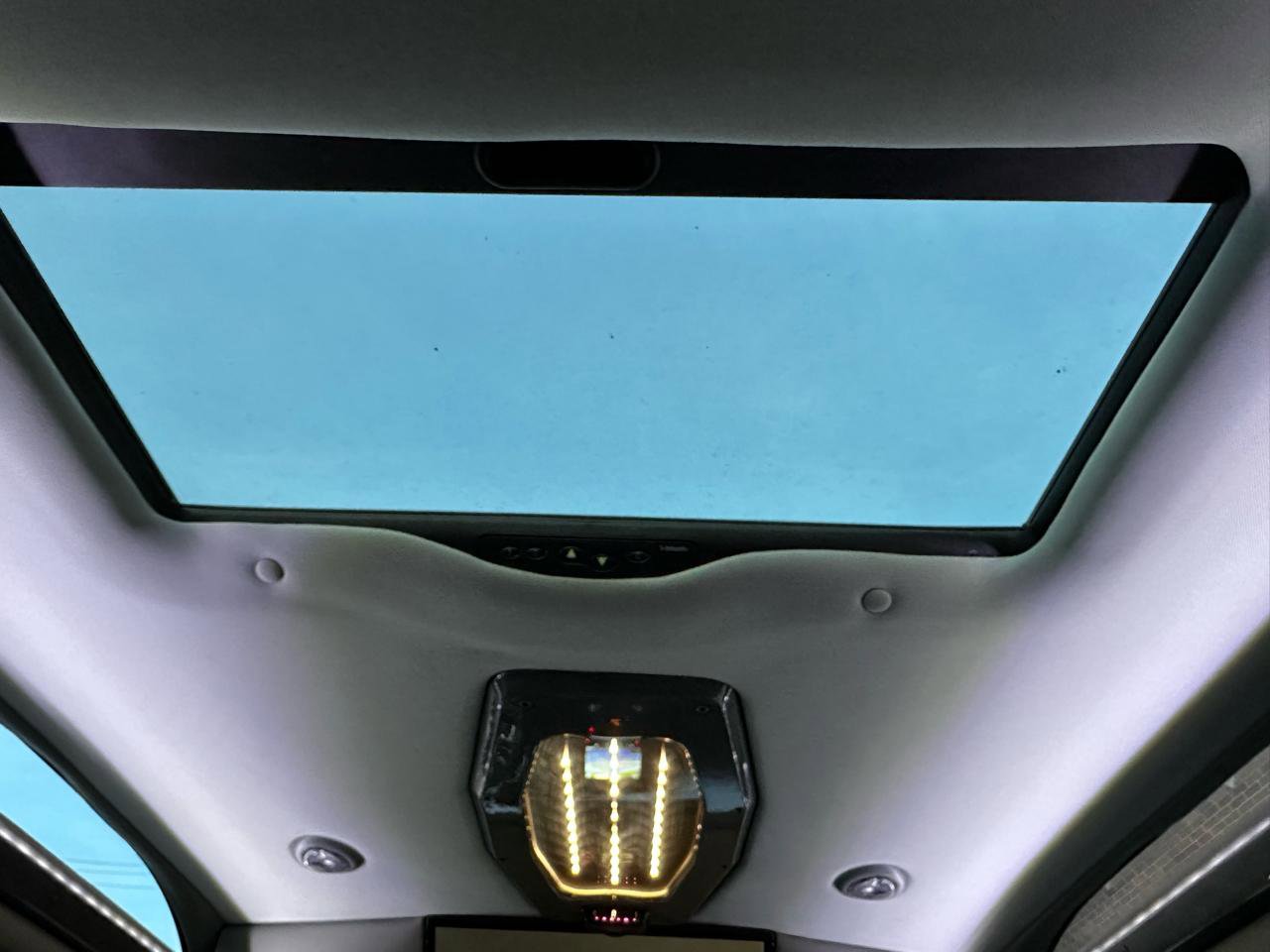 Used 2018 Mercedes-Benz Metris Passenger image 66