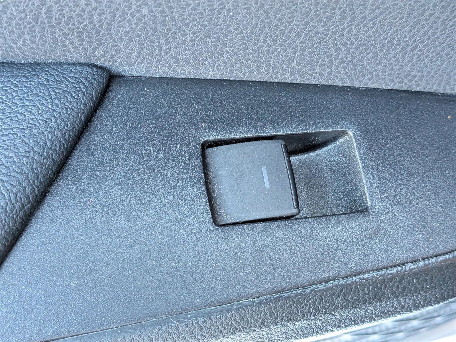 Used 2021 Toyota Prius XLE image 28