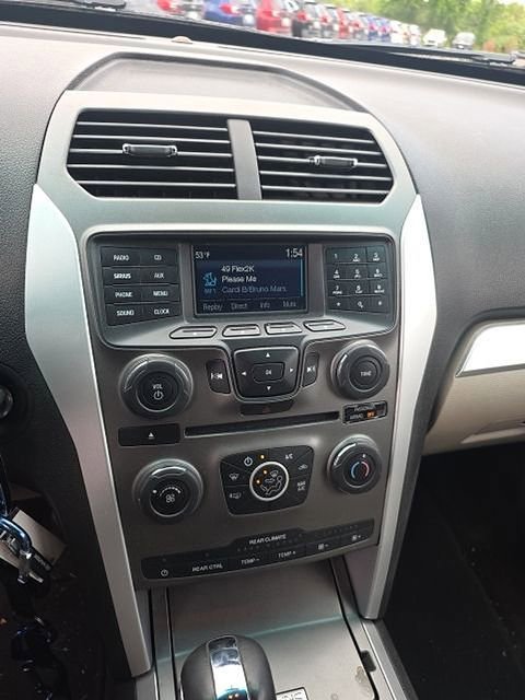 Used 2015 Ford Explorer XLT AWD/4WD image 11