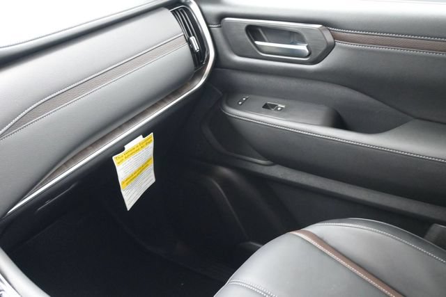 Used 2025 Nissan Armada SL RWD image 36