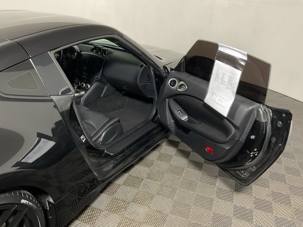 Used 2014 Nissan 370Z Coupe RWD image 28