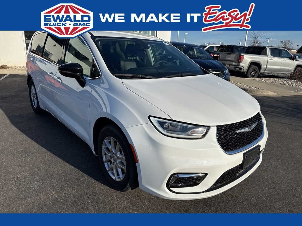 Used 2024 Chrysler Pacifica Touring-L