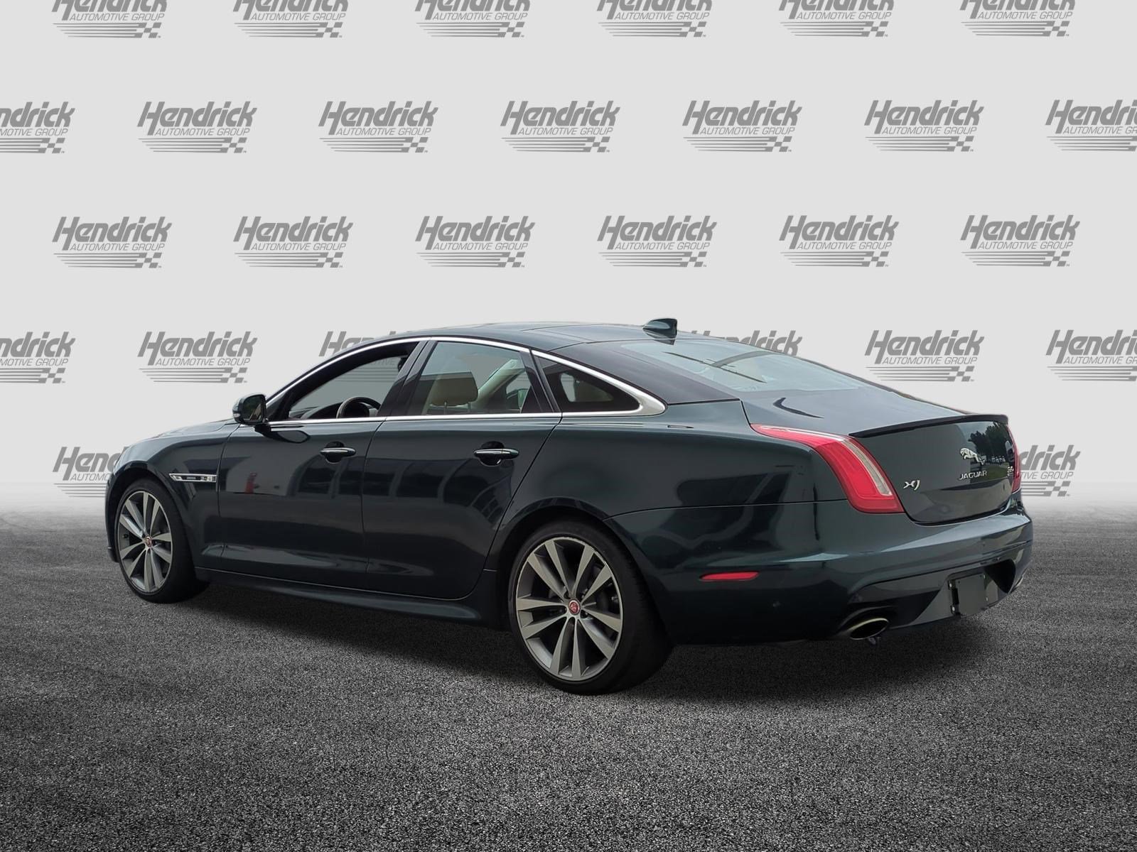 Used 2019 Jaguar XJ R-Sport AWD/4WD image 8