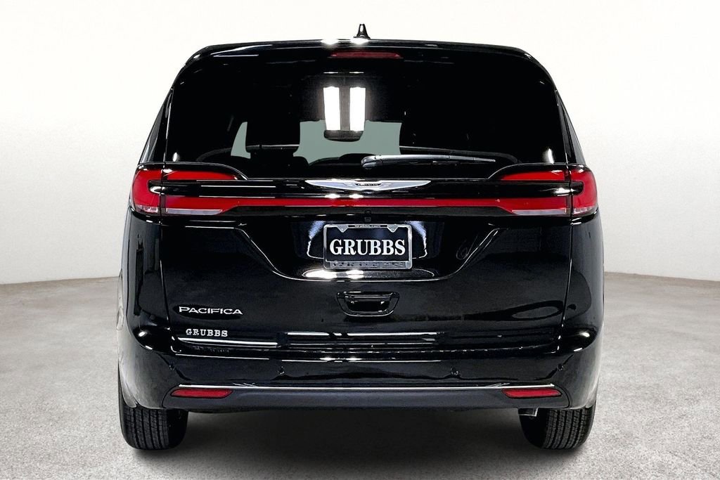 New 2026 Chrysler Pacifica Select image 5
