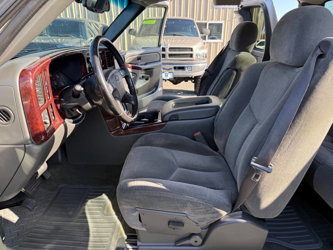 Used 2006 Chevrolet Silverado 2500 LT w/ Skid Plate Package AWD/4WD image 8
