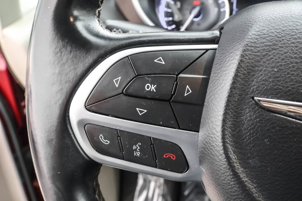 Used 2017 Chrysler Pacifica Touring-L image 19