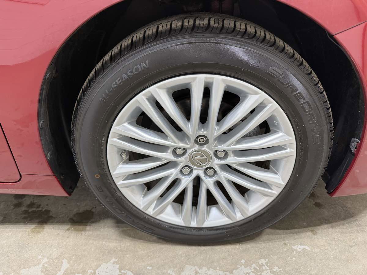 Used 2015 Lexus ES 350 w/ Luxury Package image 6