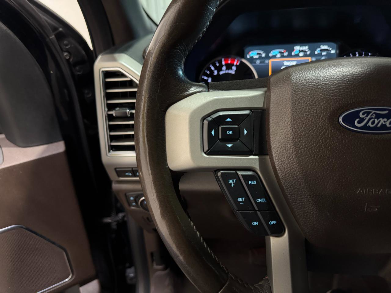 Used 2017 Ford F250 King Ranch w/ King Ranch Ultimate Package AWD/4WD image 4