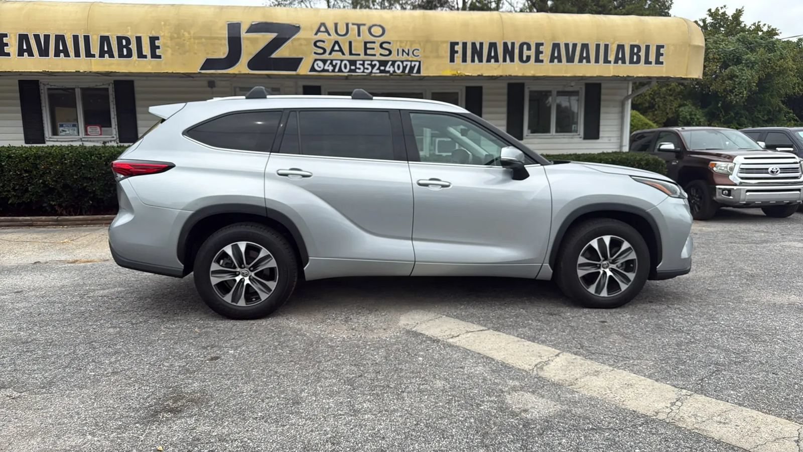 Used 2021 Toyota Highlander XLE FWD image 9
