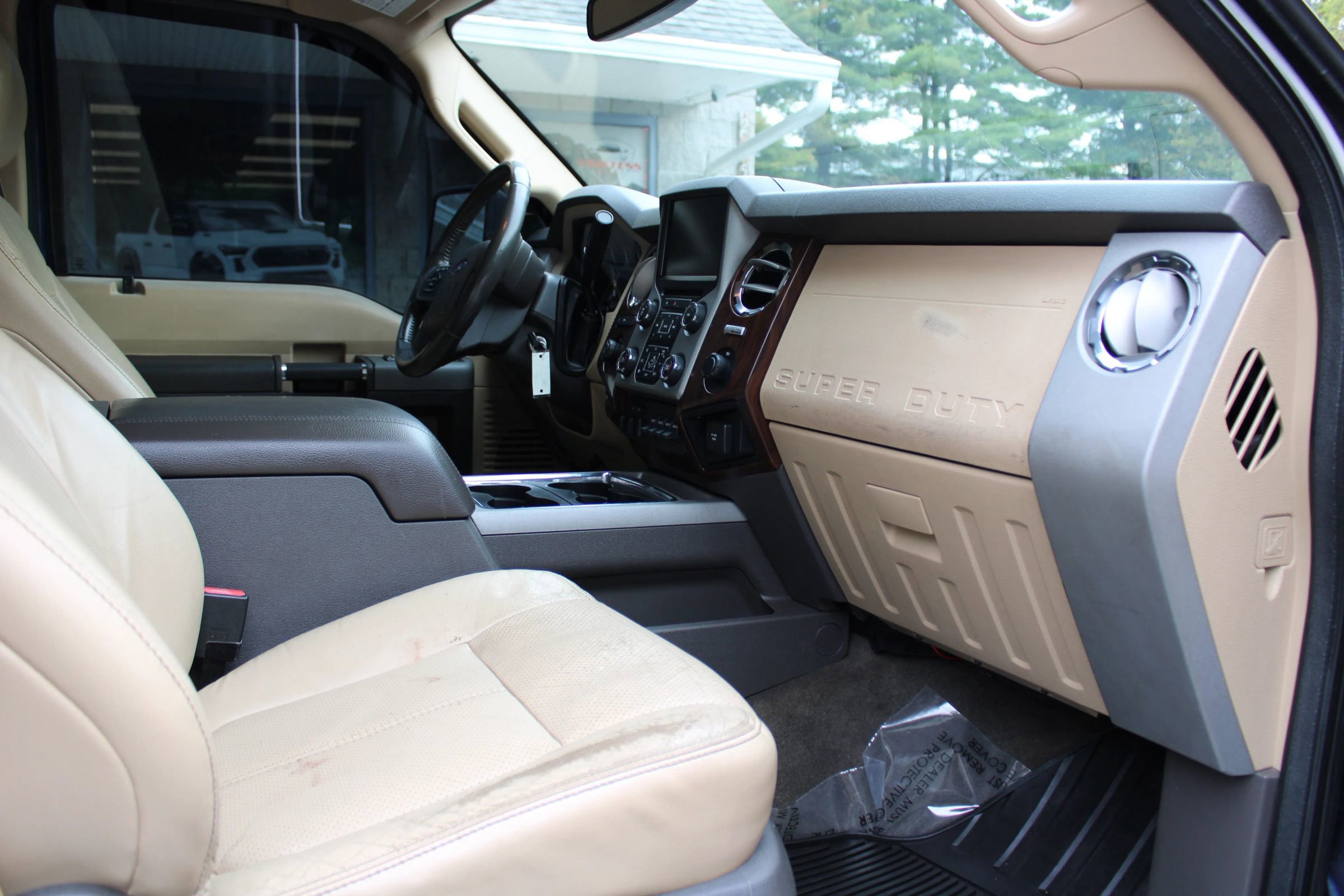 Used 2013 Ford F250 Lariat w/ Lariat Interior Pkg image 15