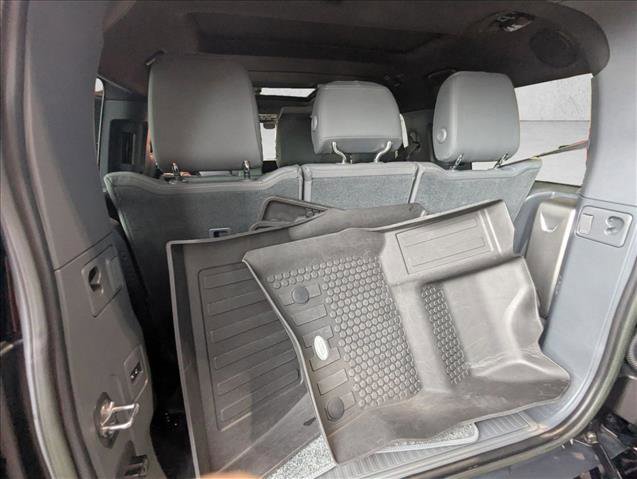 Used 2023 Land Rover Defender 130 X-Dynamic SE image 6