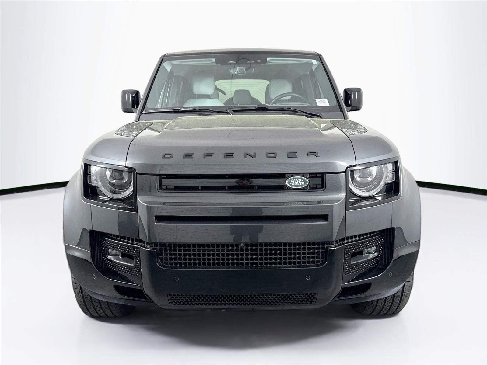 Used 2025 Land Rover Defender 110 X-Dynamic SE image 8