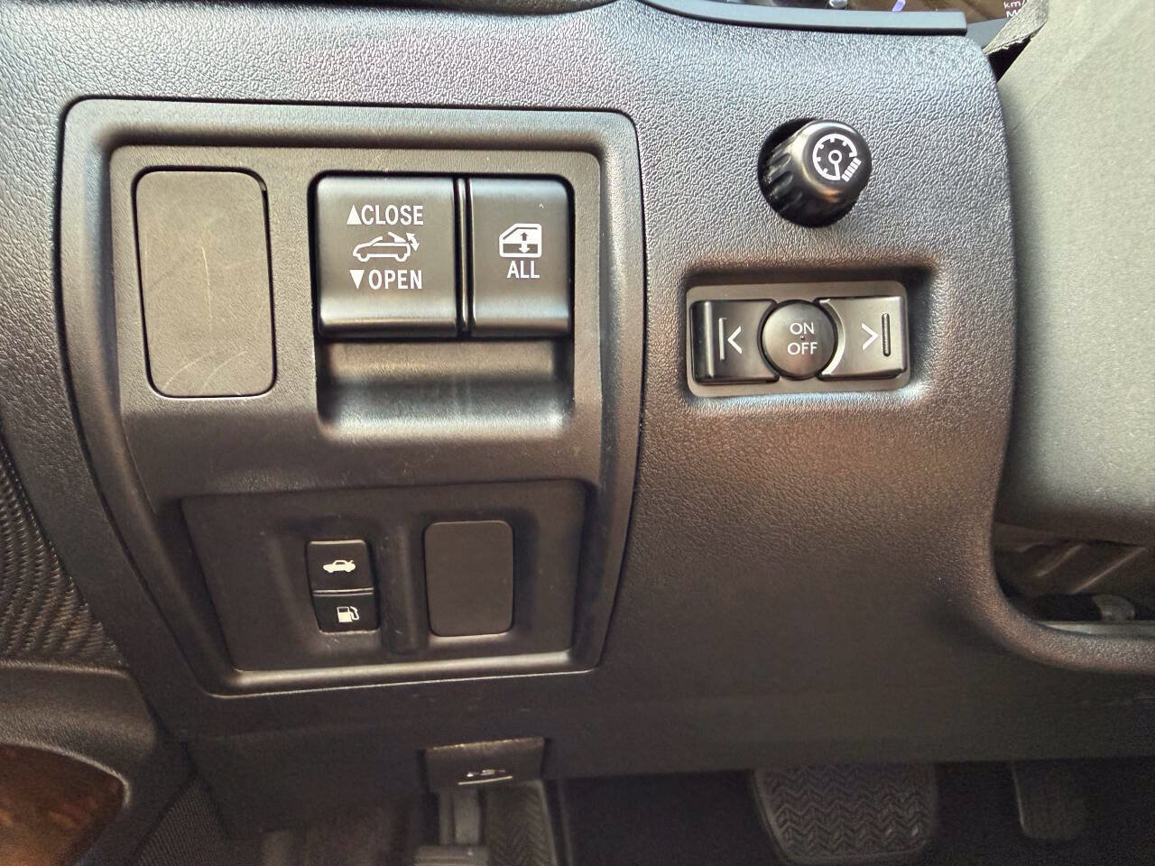 Used 2011 Lexus IS 250C w/ Luxury Pkg RWD image 22