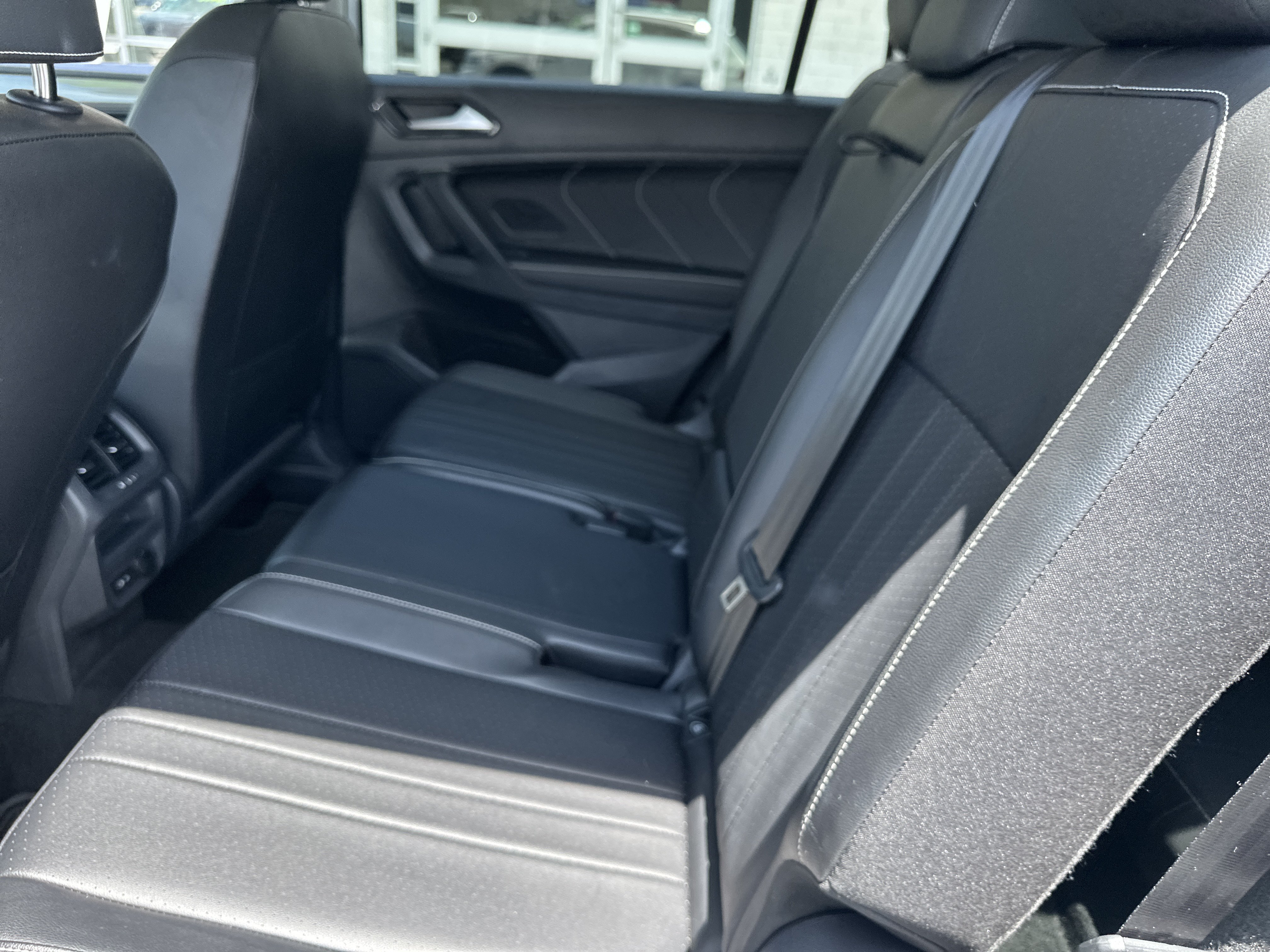 Used 2024 Volkswagen Tiguan SE FWD image 12