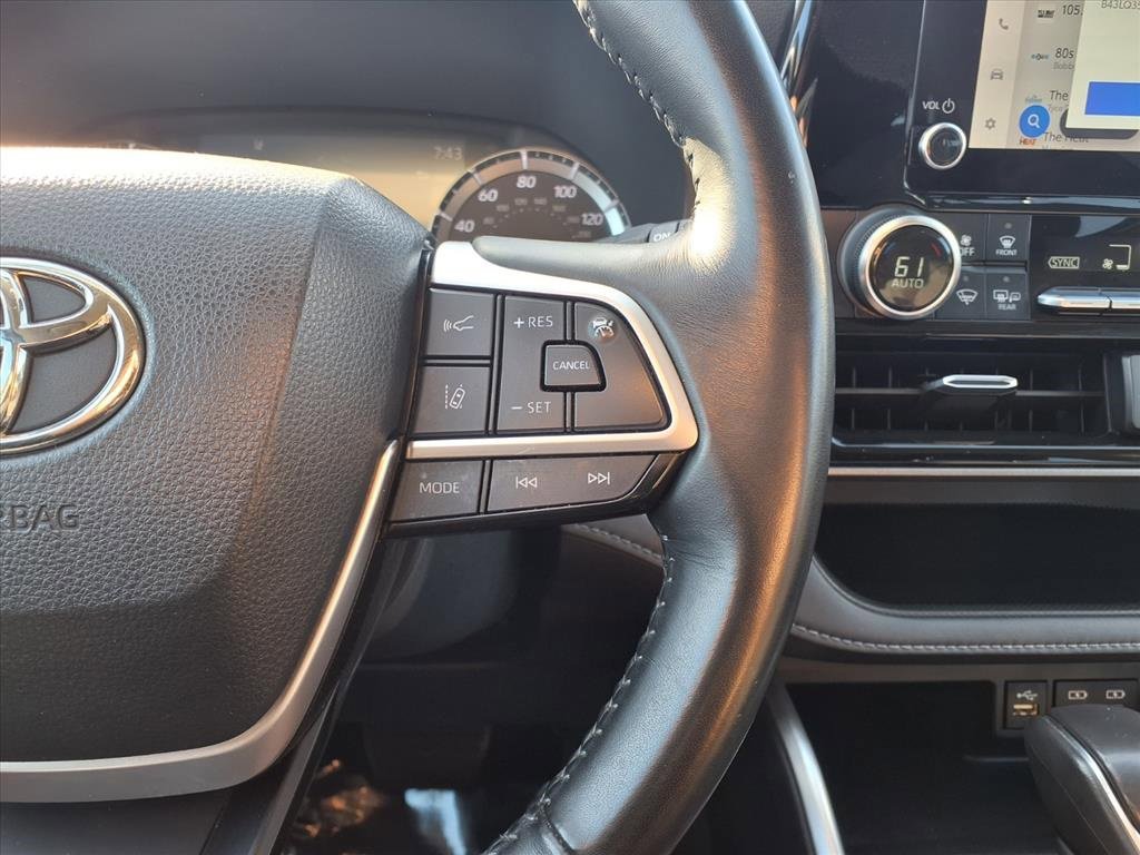 Used 2023 Toyota Highlander LE image 12