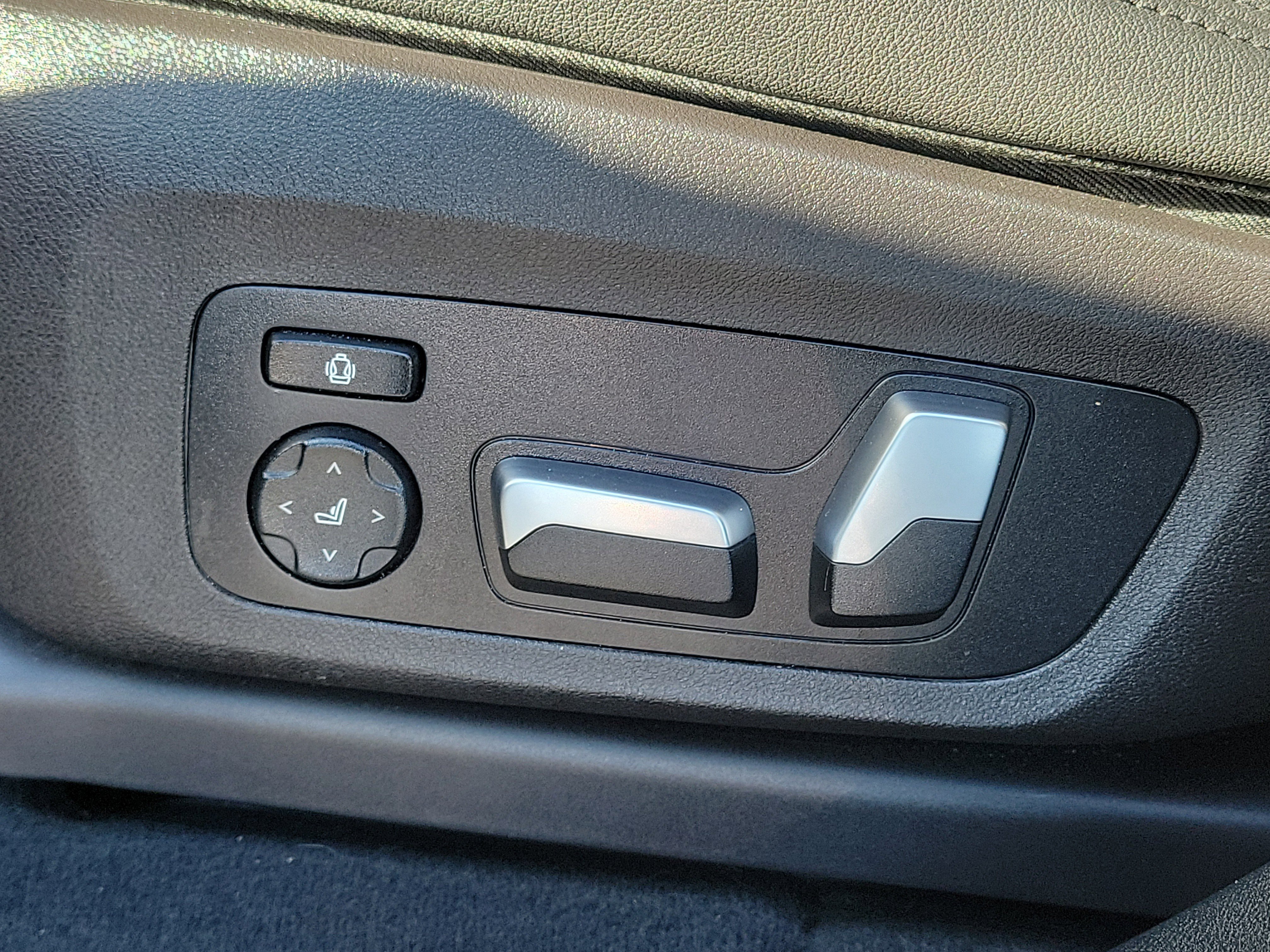 Used 2020 BMW X4 xDrive30i w/ Convenience Package image 21