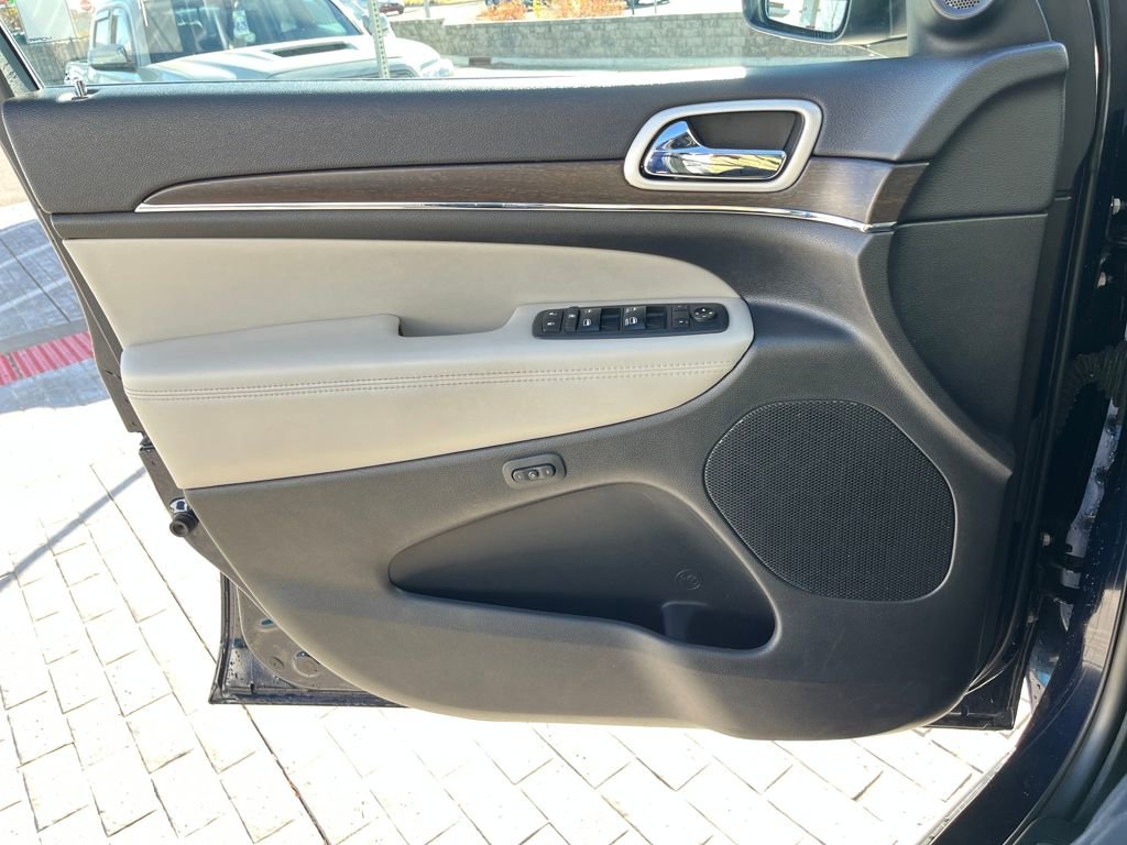 Used 2018 Jeep Grand Cherokee Limited image 10