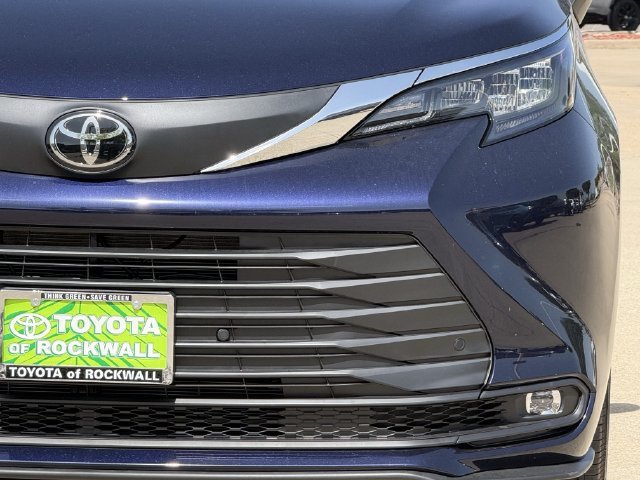 New 2026 Toyota Sienna XLE FWD image 4