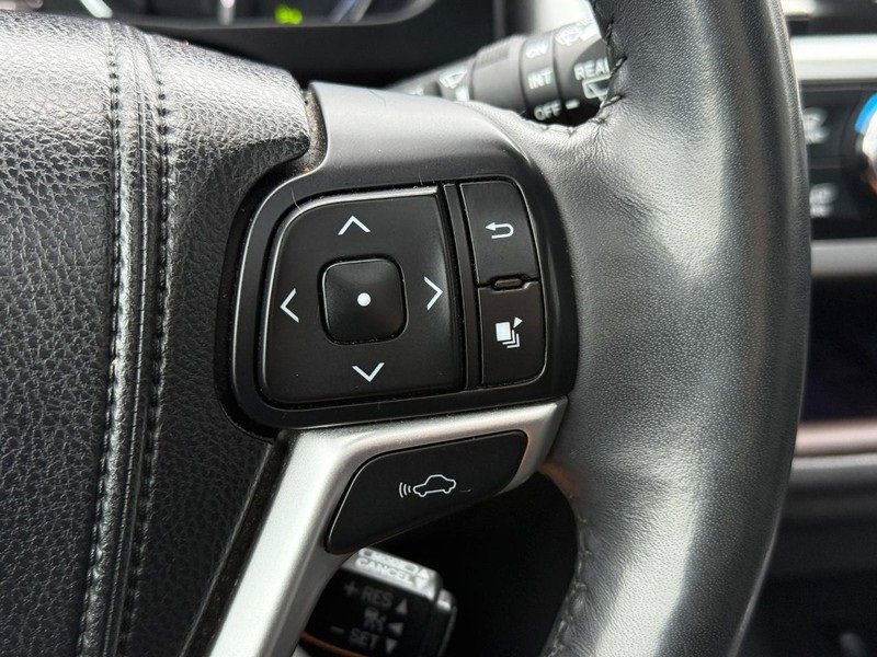Used 2015 Toyota Highlander Limited Platinum image 23