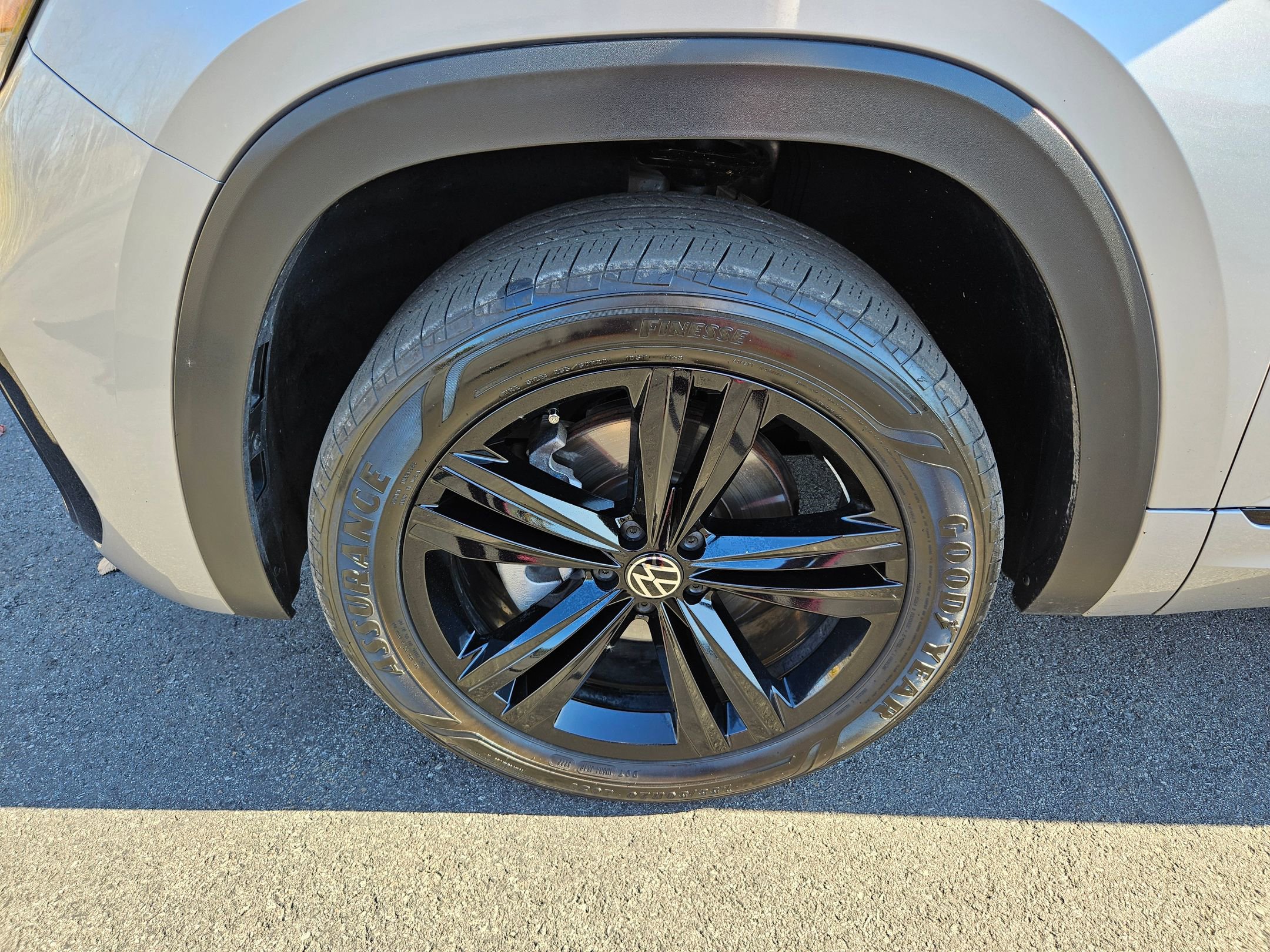 Used 2023 Volkswagen Atlas Cross Sport SEL image 25