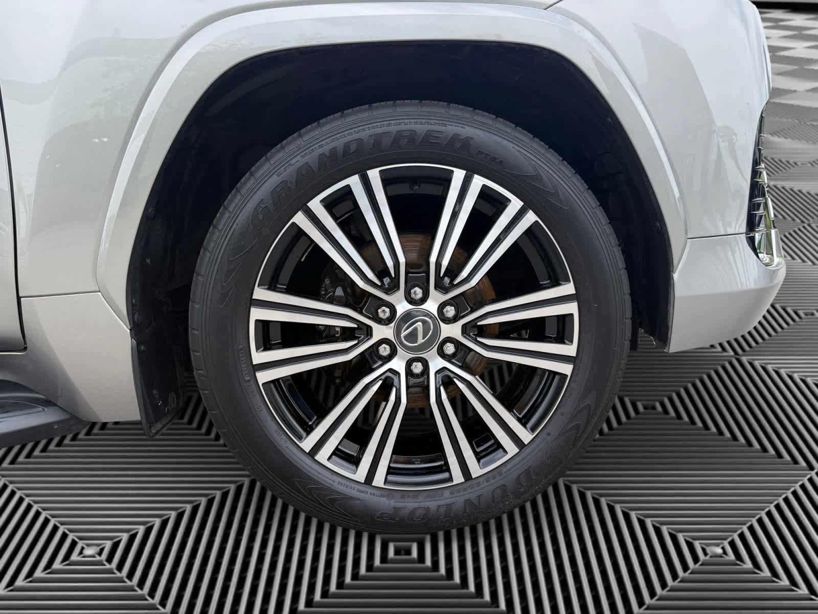 Used 2024 Lexus LX 600 4WD w/ Luxury Package image 9