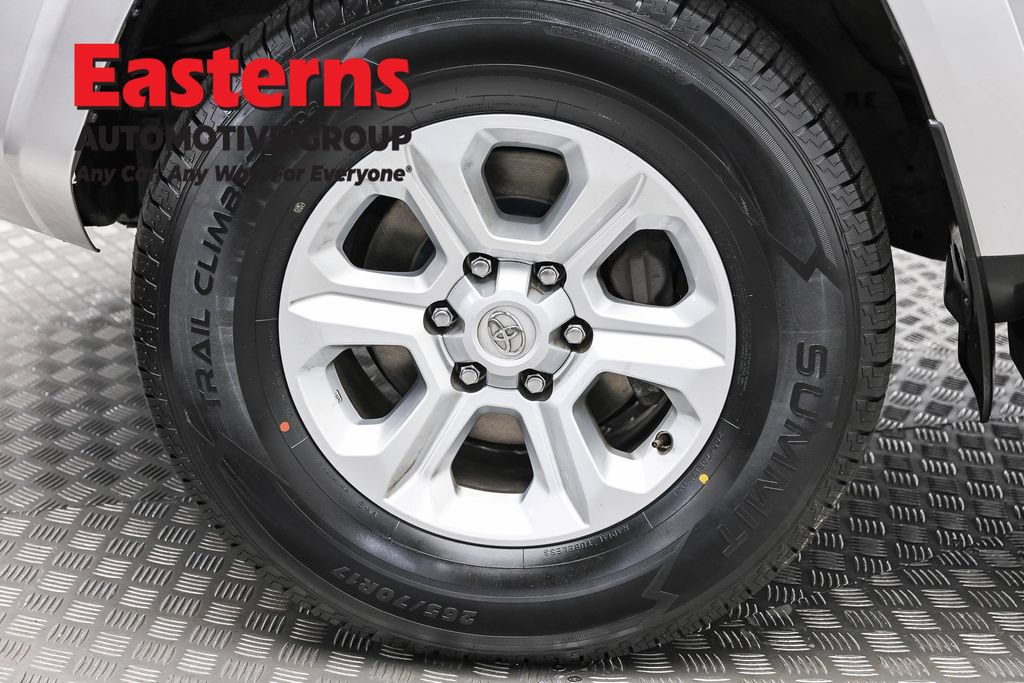 Used 2024 Toyota 4Runner SR5 AWD/4WD image 28