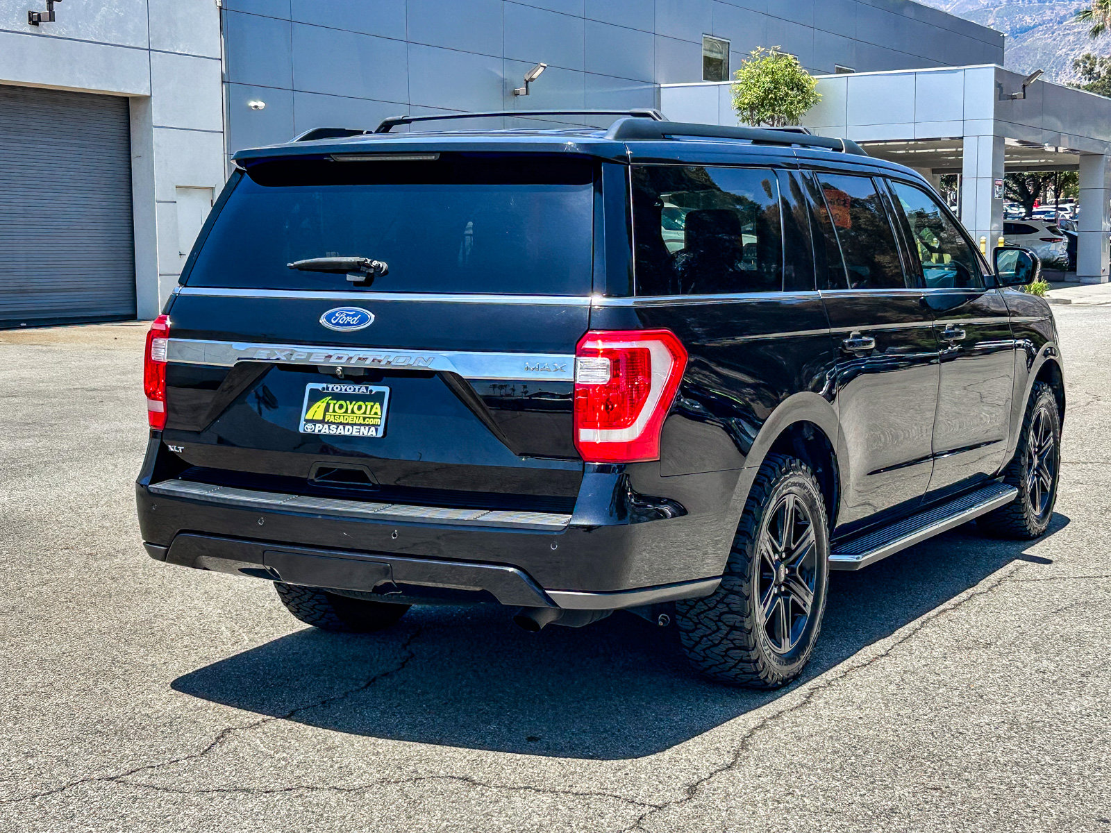 Used 2020 Ford Expedition Max XLT w/ Equipment Group 202A RWD image 6