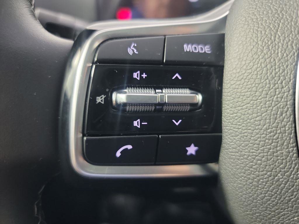 Certified 2025 Kia Sorento EX w/ Panoramic Sunroof Package image 28