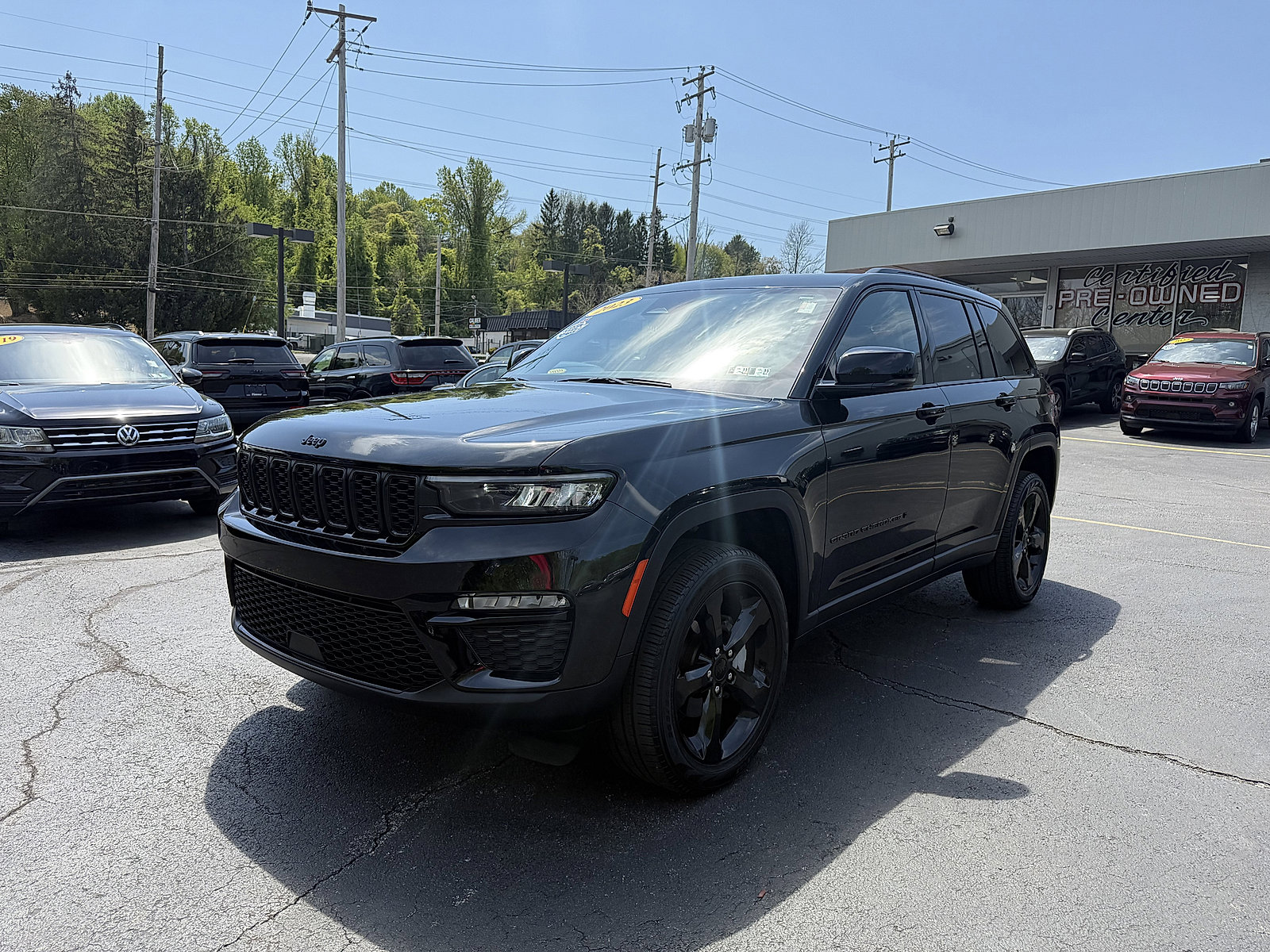 Certified 2023 Jeep Grand Cherokee Limited w/ Black Appearance Package AWD/4WD image 3