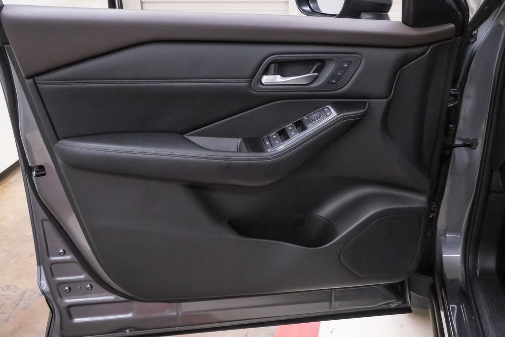 Used 2023 Nissan Rogue SL FWD image 25