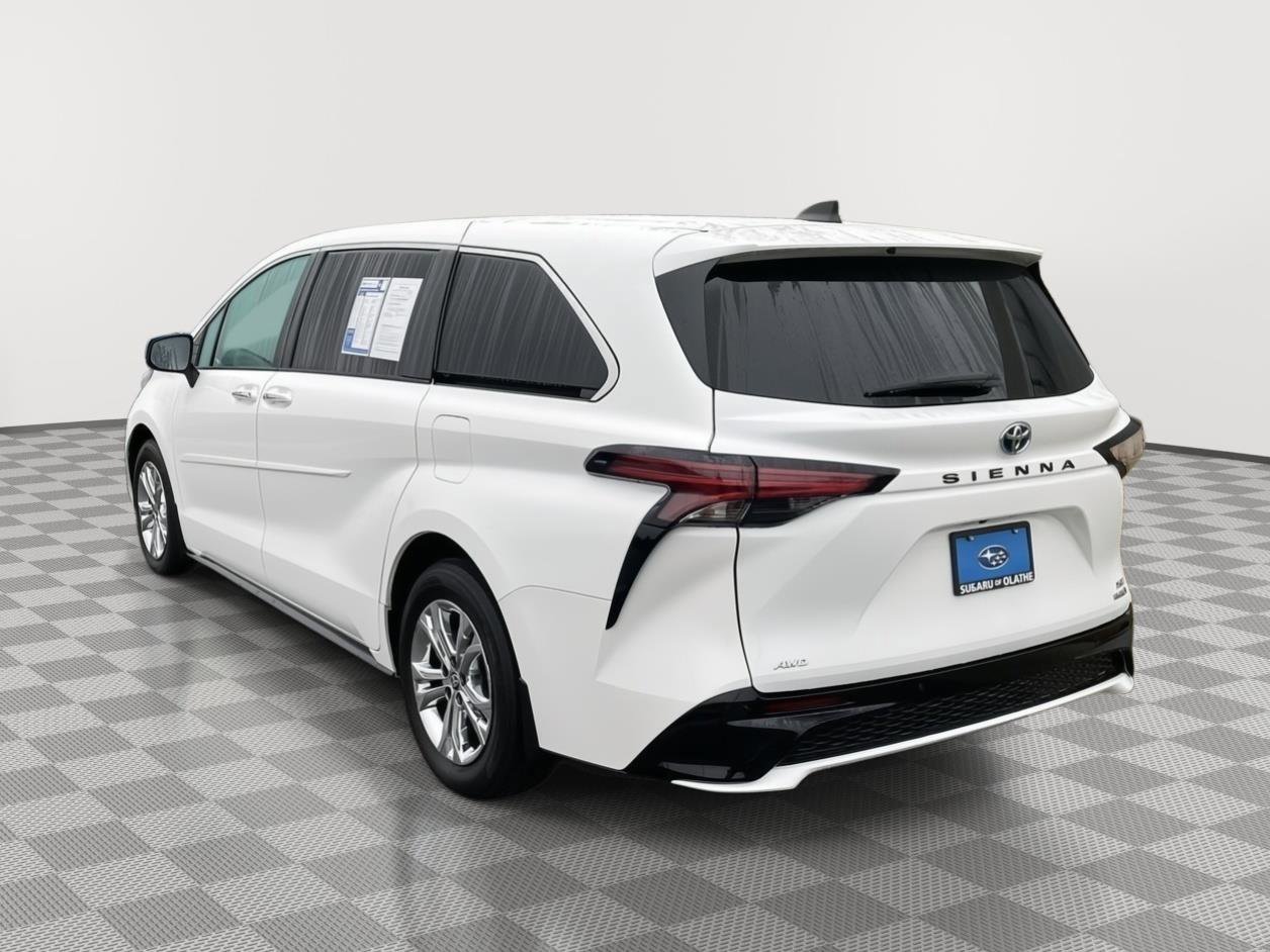 Used 2023 Toyota Sienna XSE AWD/4WD image 5