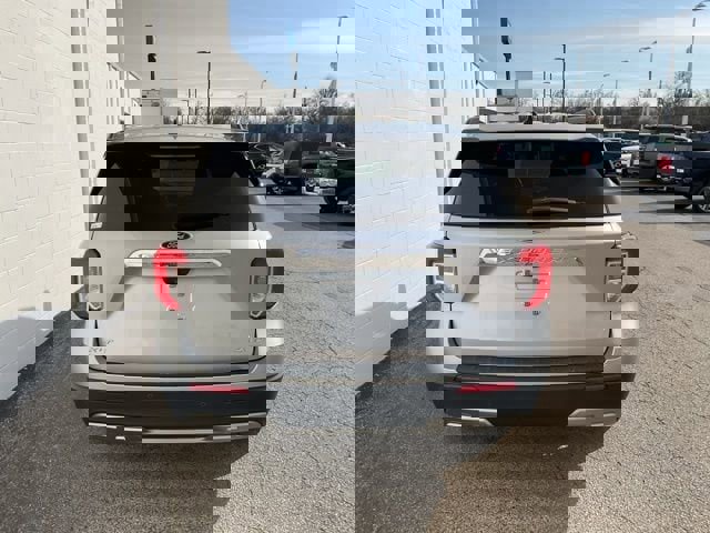 Used 2021 Ford Explorer XLT w/ Equipment Group 202A image 6