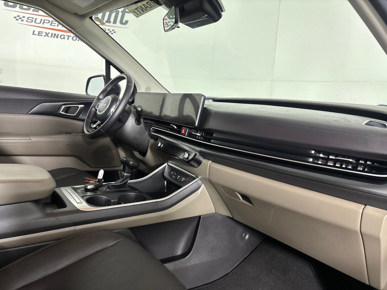 Used 2026 Kia Carnival FWD image 29