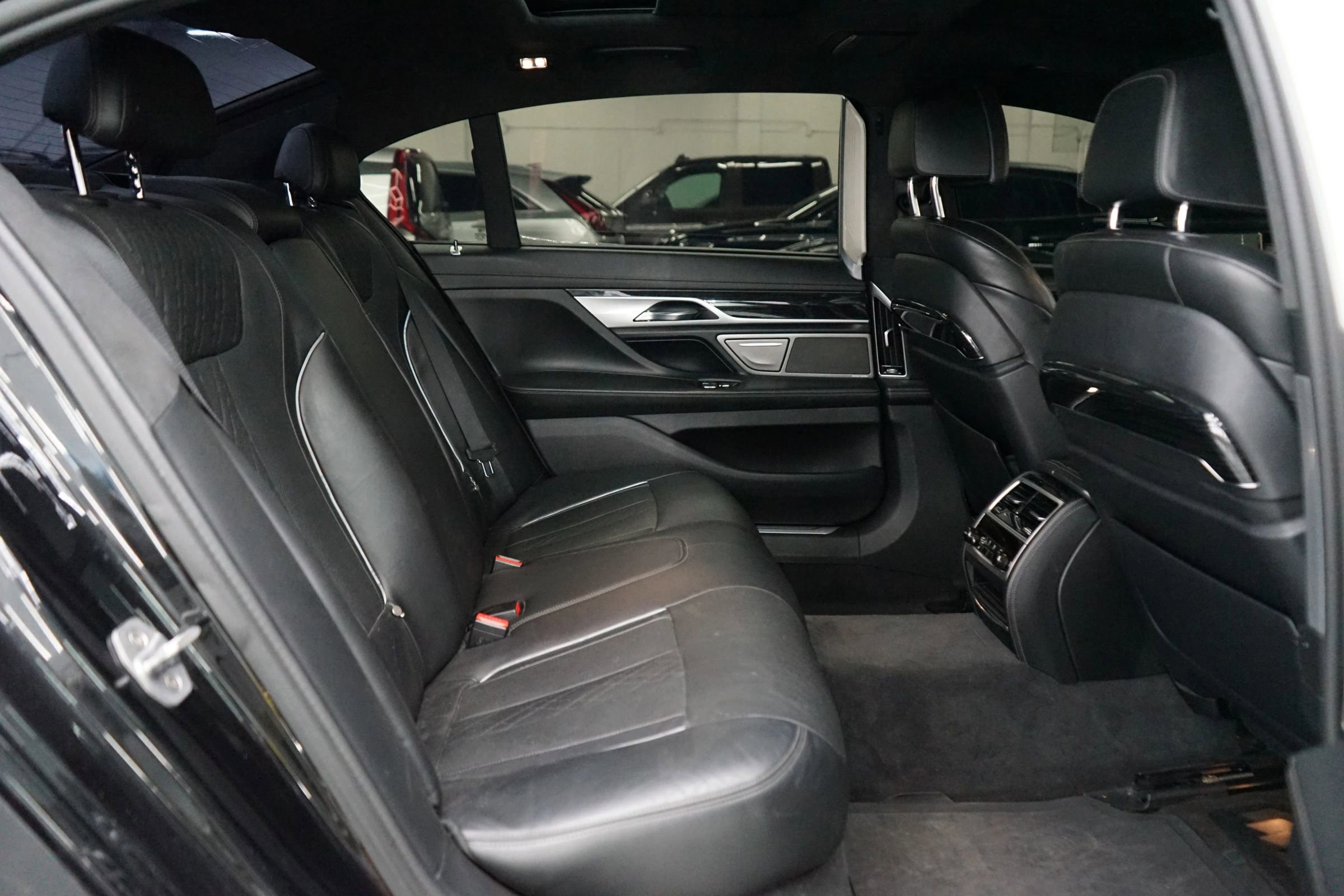 Used 2016 BMW 750i xDrive image 18