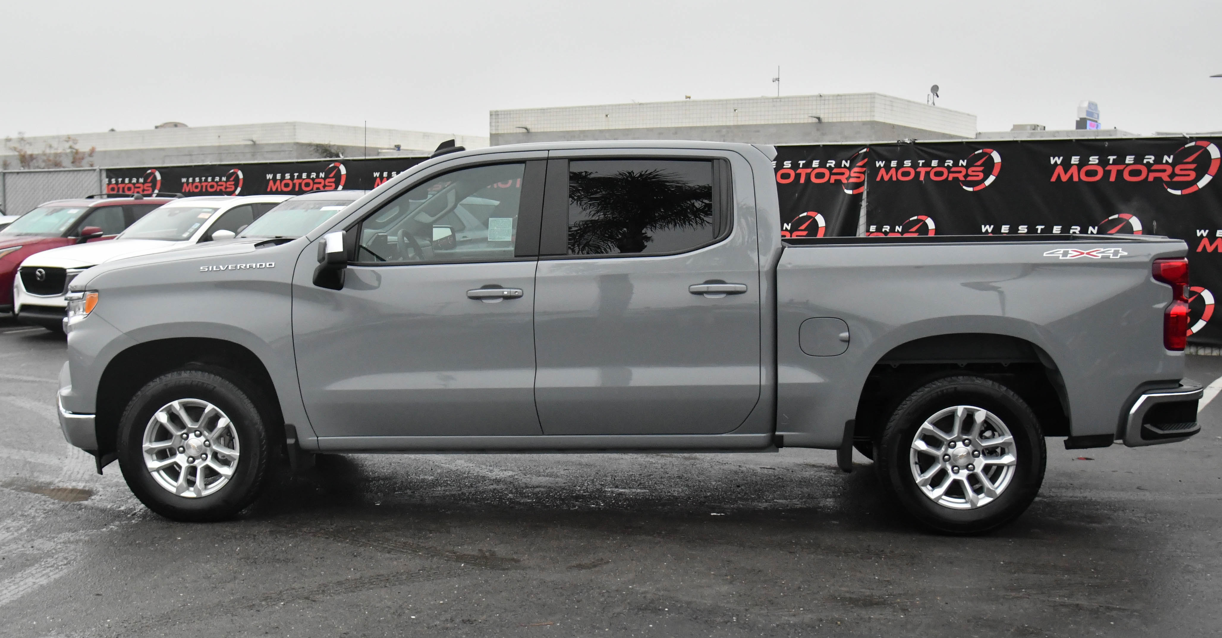 Used 2024 Chevrolet Silverado 1500 LT image 4