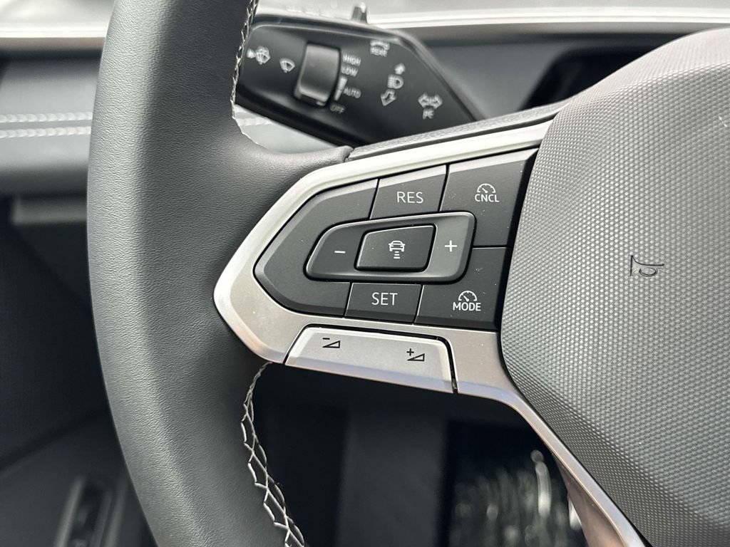 New 2026 Volkswagen Tiguan SE AWD/4WD image 17