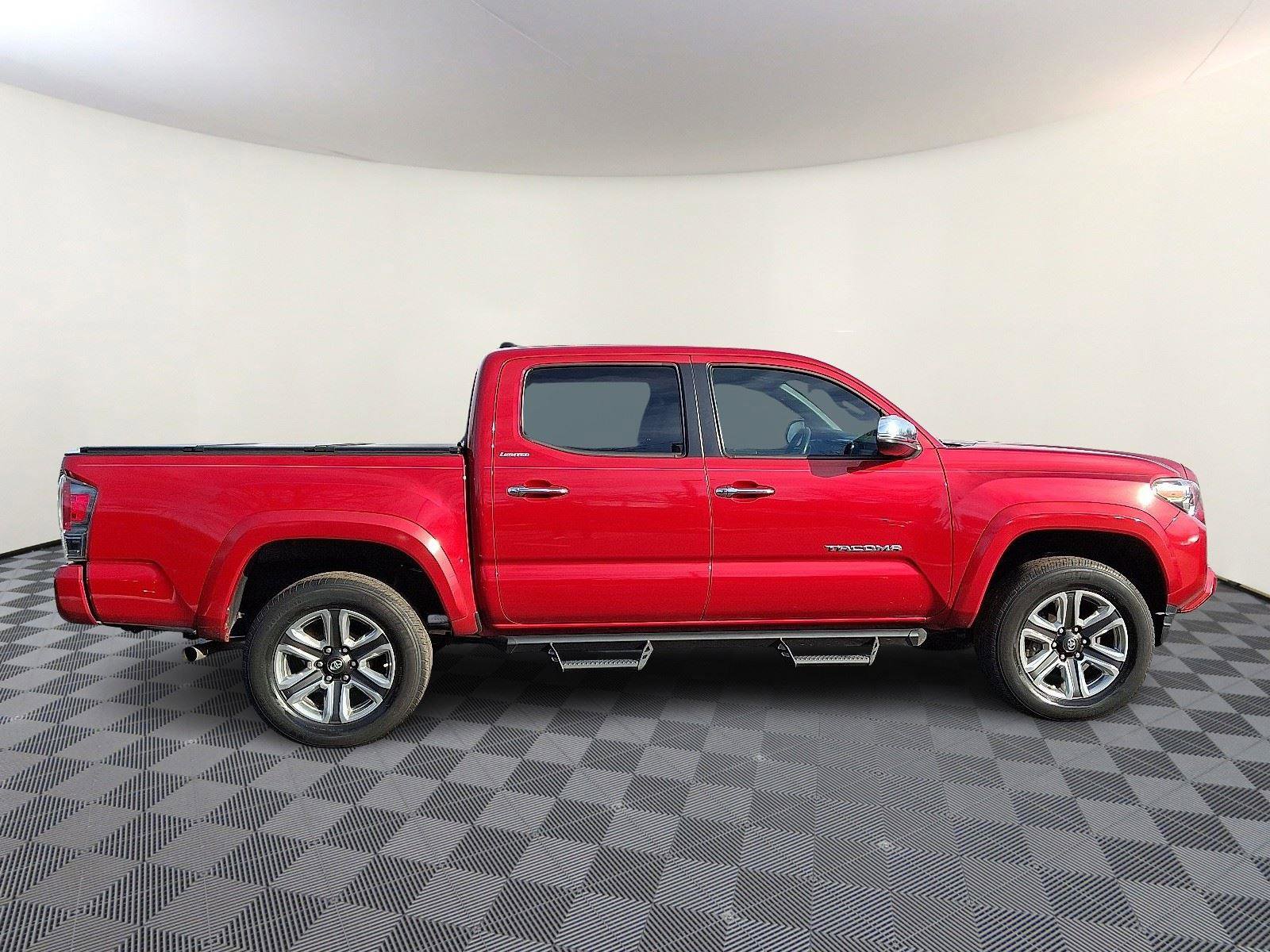 Used 2018 Toyota Tacoma Limited image 7