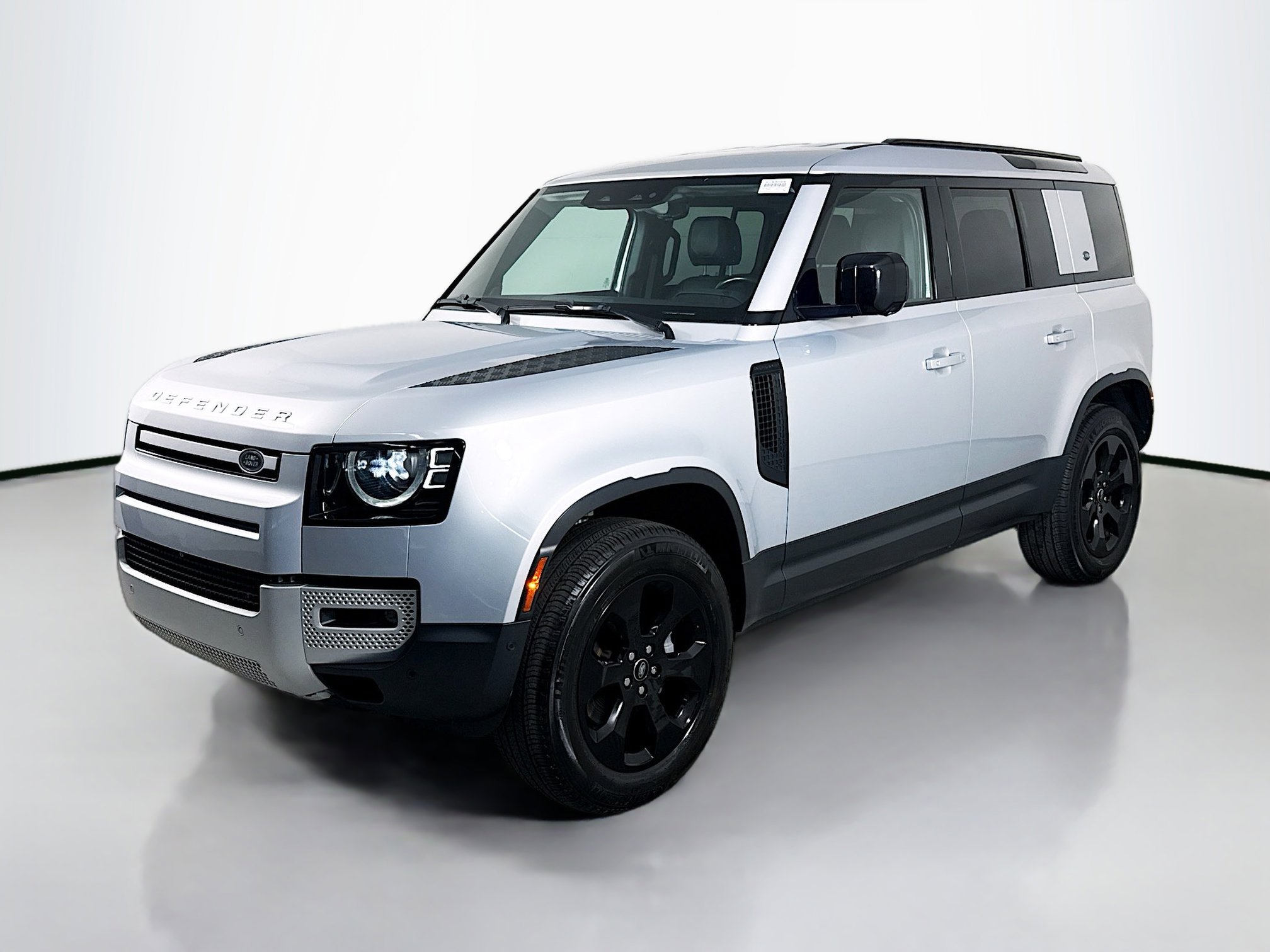 Used 2023 Land Rover Defender 110 S image 4