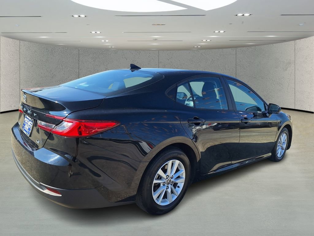 Used 2025 Toyota Camry LE image 5