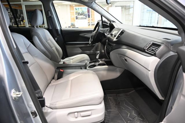 Used 2017 Honda Ridgeline RTL image 11