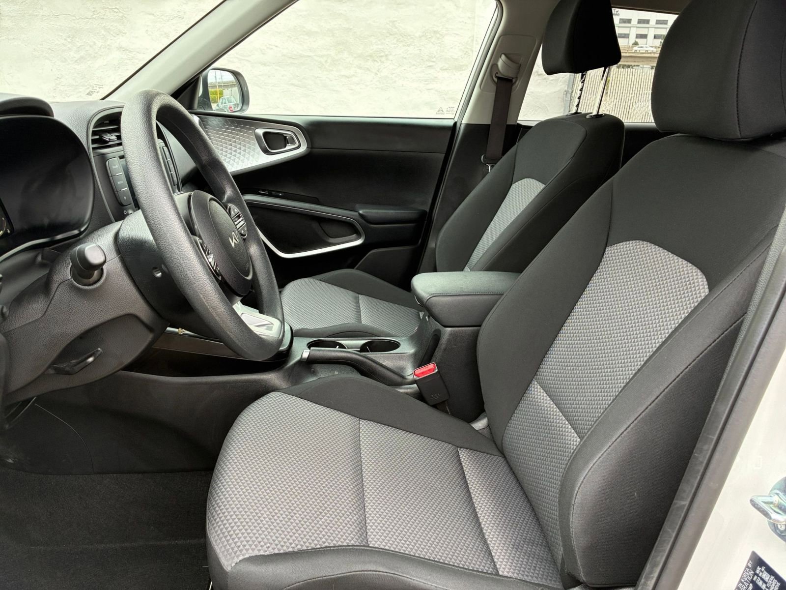 Used 2025 Kia Soul LX w/ LX Technology Package image 24