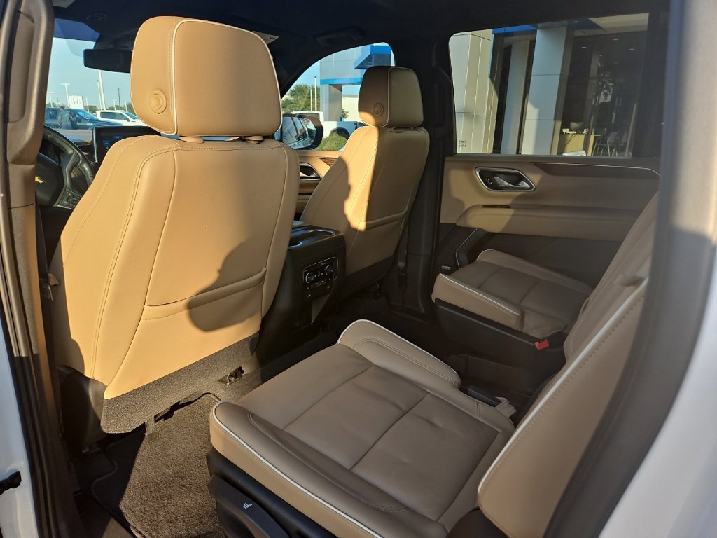 Used 2021 Chevrolet Suburban Premier AWD/4WD image 8