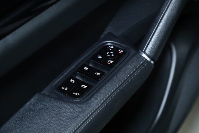 Used 2021 Porsche Cayenne Coupe image 17