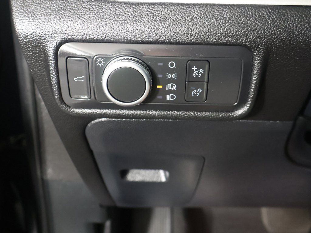 Used 2022 Ford Explorer XLT image 36