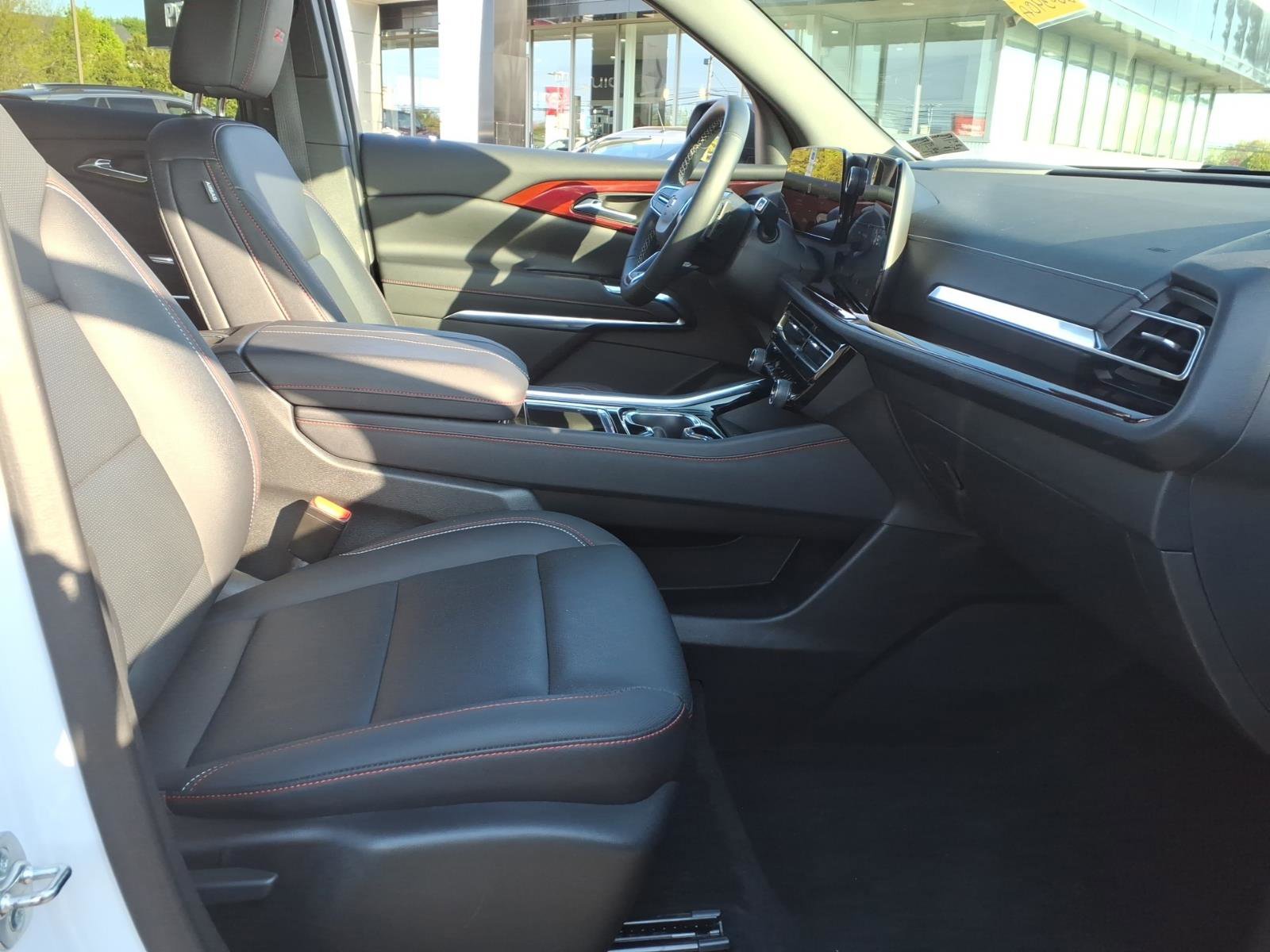 Certified 2025 Chevrolet Traverse Z71 w/ Driver Confidence Package AWD/4WD image 13